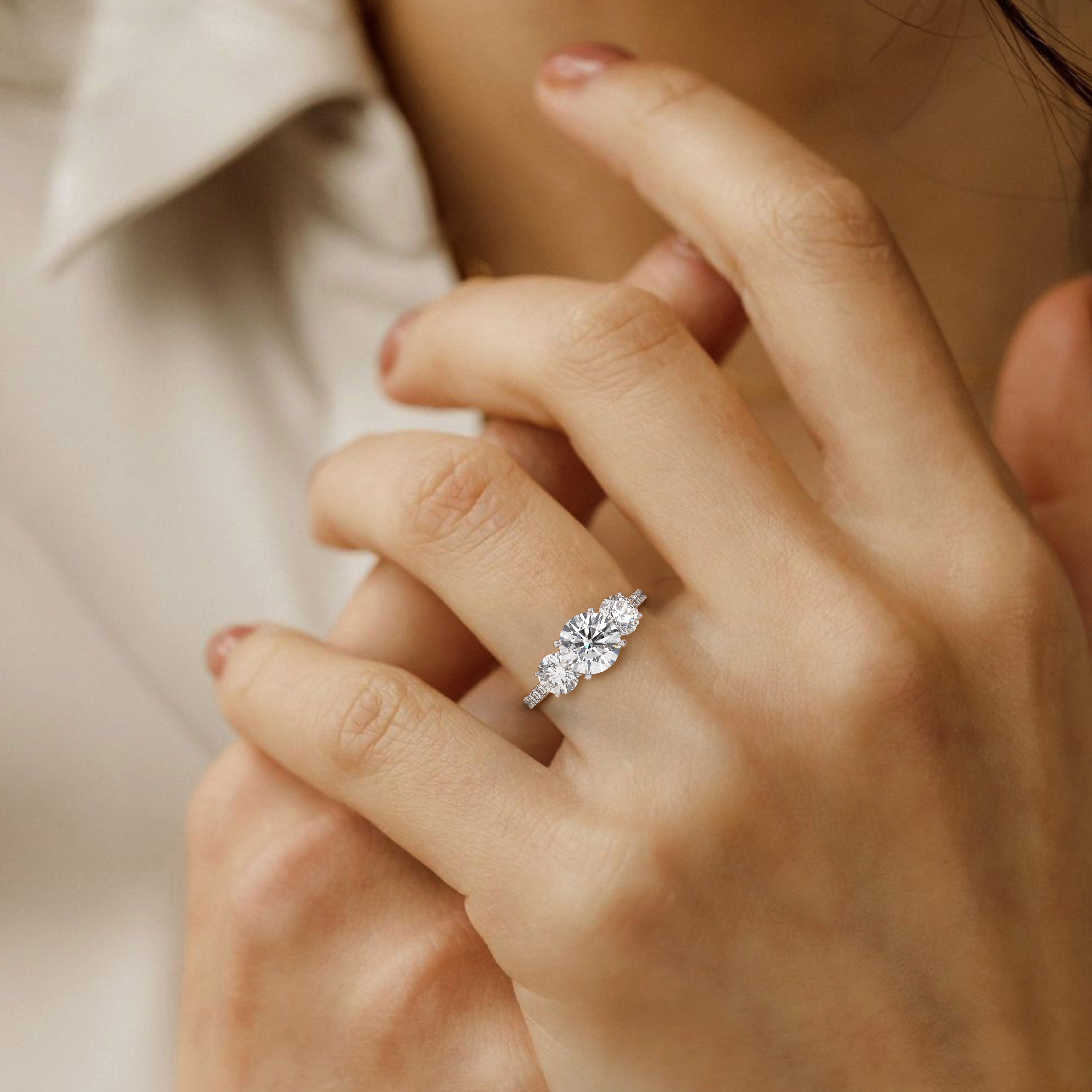 18k white gold  round cut diamond ring with side stones